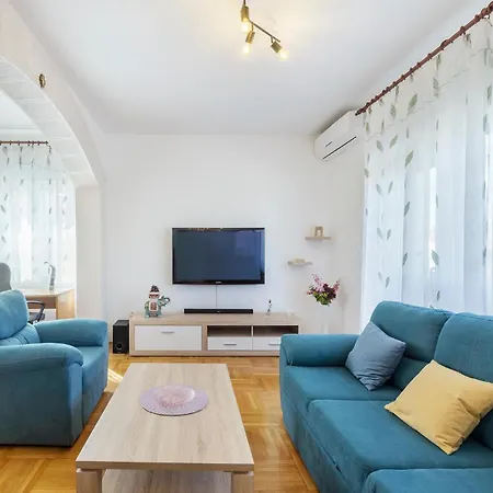 3 Bedroom Awesome In Apartmán