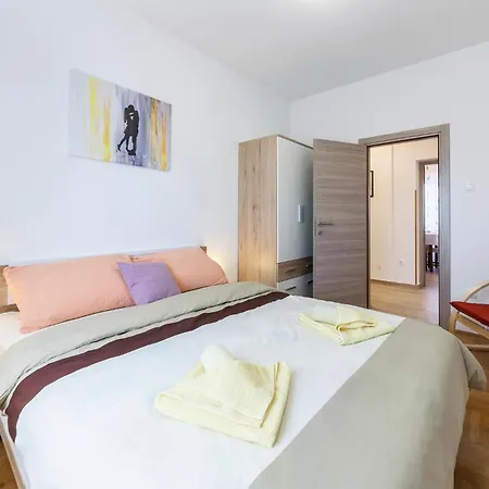 Apartmán 3 Bedroom Awesome In Pula