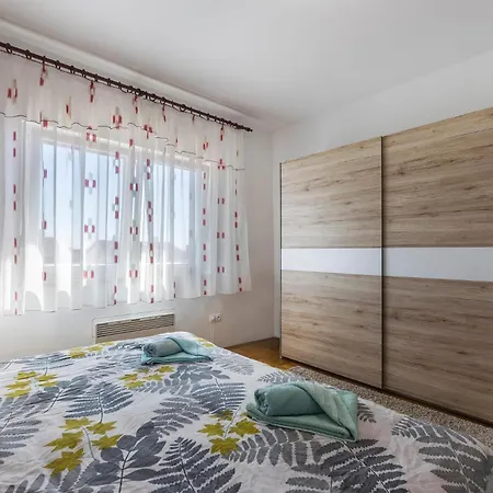 3 Bedroom Awesome In * Pula