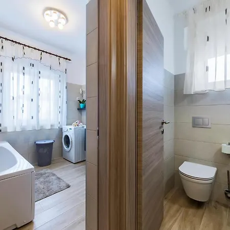 Apartmán 3 Bedroom Awesome In Pula