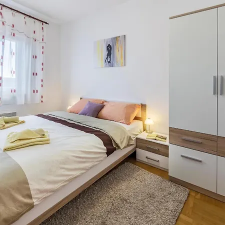 3 Bedroom Awesome In *