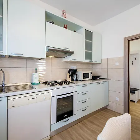 3 Bedroom Awesome In Pula