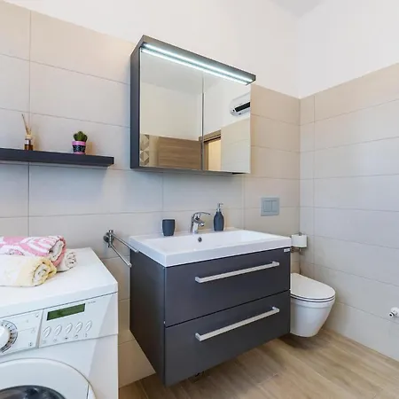 3 Bedroom Awesome In Apartment