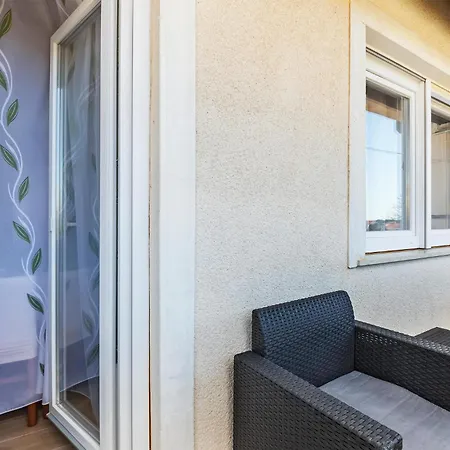 Apartment 3 Bedroom Awesome In Pula